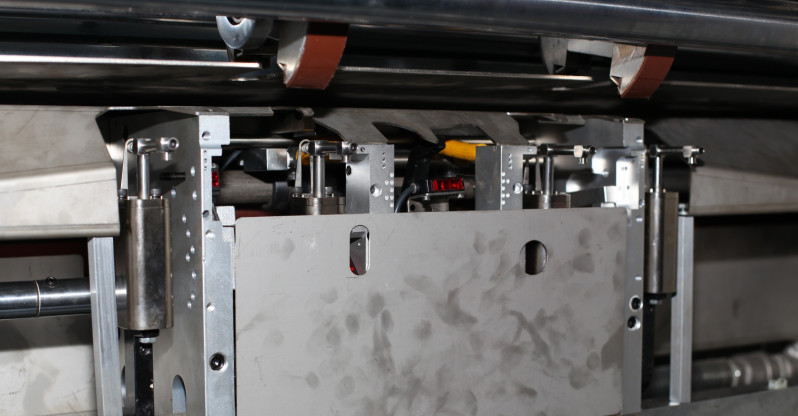 Máy cán bảng màu xám 16KW cho các câu đố về thẻ giá