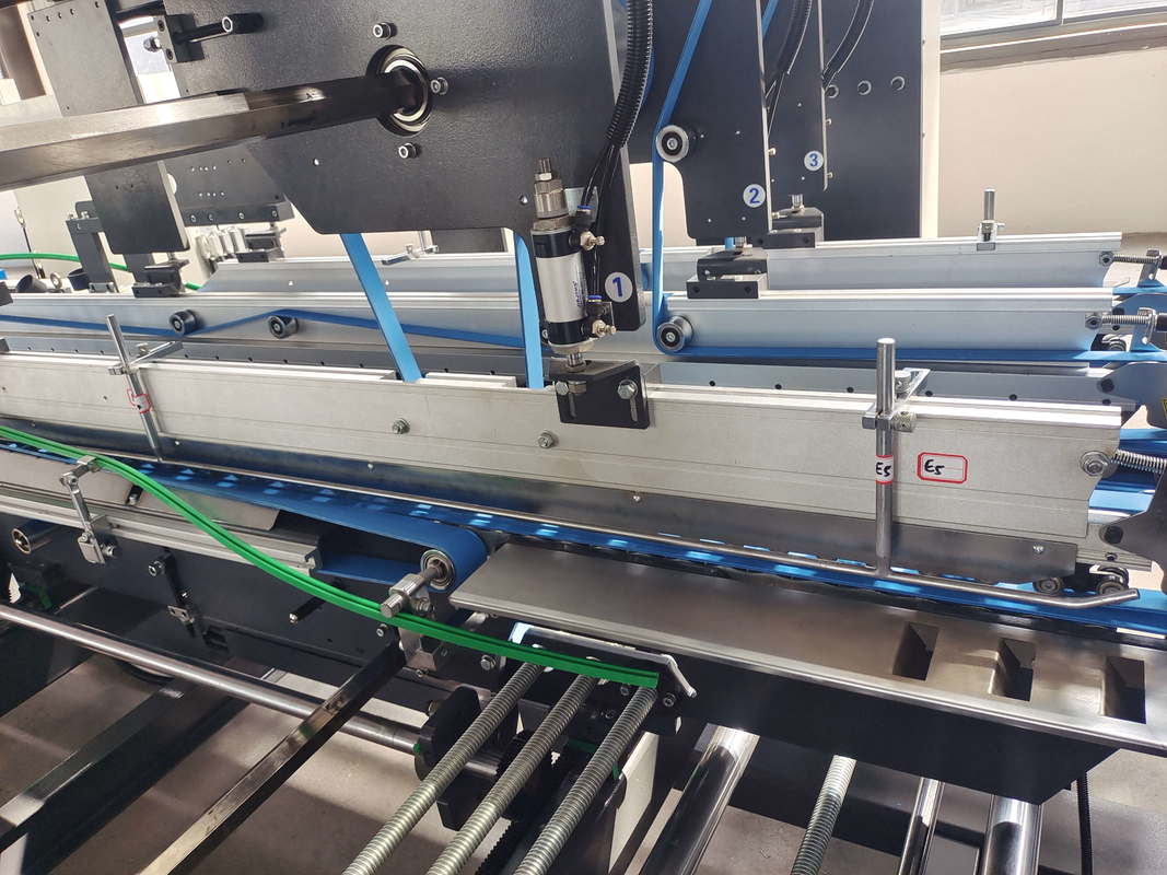 300-800gsm Thư mục thùng carton năm lớp Gluer Máy dán thư mục tự động